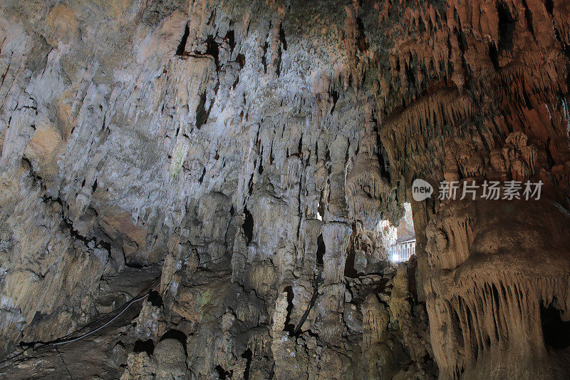 阿尔及利亚特莱姆森Beni Add洞穴(Les Grottes de Beni Add)内的石笋